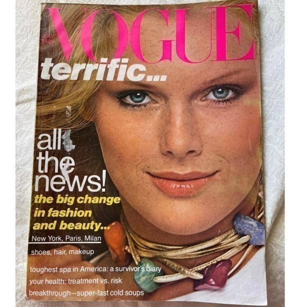 Vogue July 1977 Patti Hansen Richard Avedon Janice Dickinson Gianni Versace